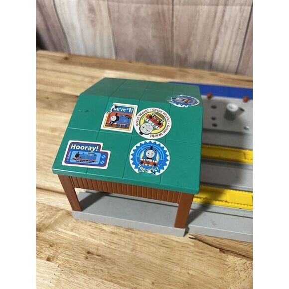 Britt Allcroft TOMY 1999 train station Not Working - Picture 6 of 10